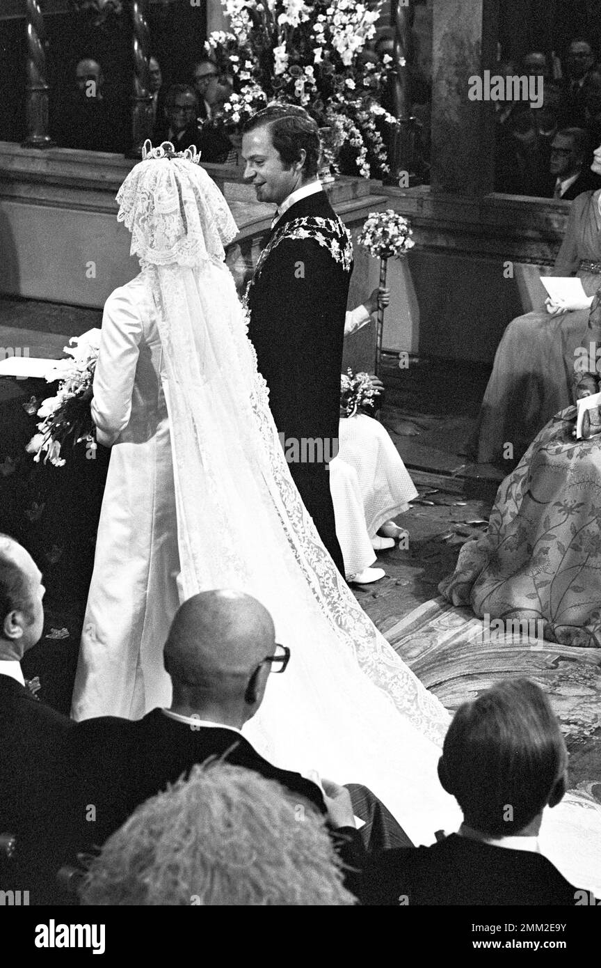 Matrimonio di Carlo XVI Gustaf e Silvia Sommerlath. Carl XVI Gustaf, re di Svezia. Nato il 30 aprile 1946. Il matrimonio 19 giugno 1976. La regina Silvia e il re Carl XVI Gustaf durante la cerimonia nuziale a Storkyrkan a Stoccolma. Foto Stock