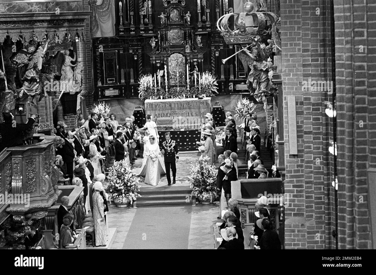 Matrimonio di Carlo XVI Gustaf e Silvia Sommerlath. Carl XVI Gustaf, re di Svezia. Nato il 30 aprile 1946. Il matrimonio 19 giugno 1976. La regina Silvia e il re Carl XVI Gustaf durante la cerimonia nuziale a Storkyrkan a Stoccolma. Foto Stock