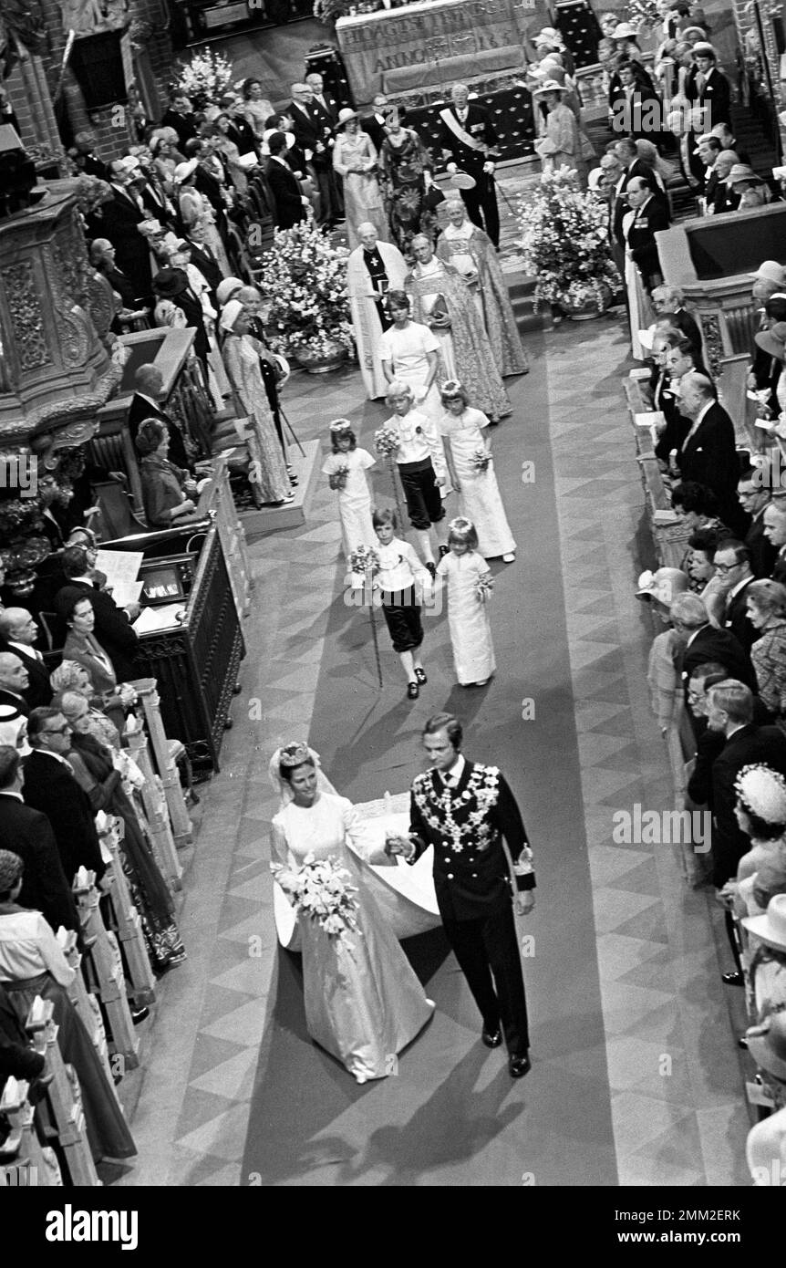 Matrimonio di Carlo XVI Gustaf e Silvia Sommerlath. Carl XVI Gustaf, re di Svezia. Nato il 30 aprile 1946. Il matrimonio 19 giugno 1976. La regina Silvia e il re Carl XVI Gustaf durante la cerimonia nuziale a Storkyrkan a Stoccolma. Foto Stock