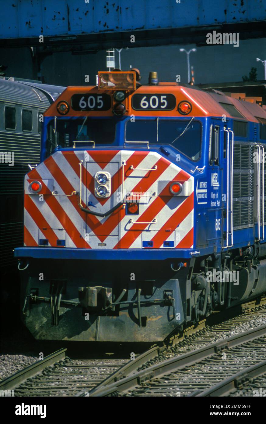 LOCOMOTIVA FERROVIARIA METRA COMMUTER (UNION PACIFIC RAILROAD CO 1980) CHICAGO ILLINOIS USA Foto Stock