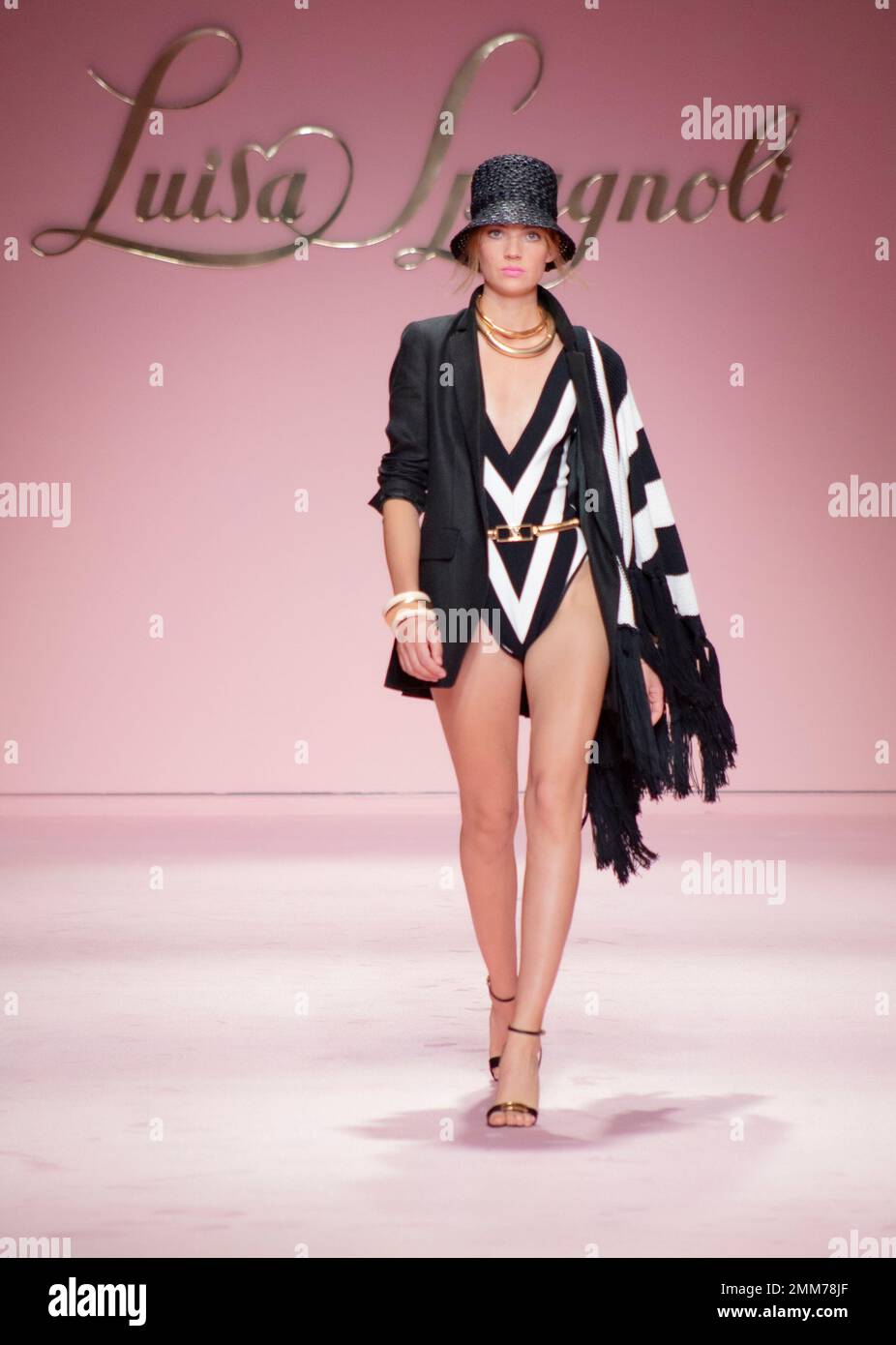 Passerella Luisa Spagnoli Milano Fashion Week 22 Foto Stock