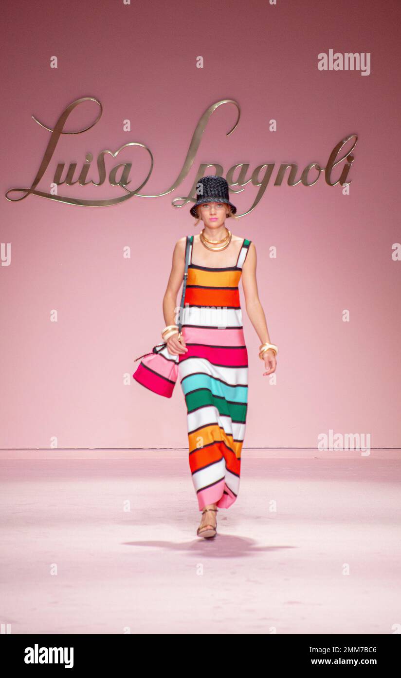 Passerella Luisa Spagnoli Milano Fashion Week 22 Foto Stock