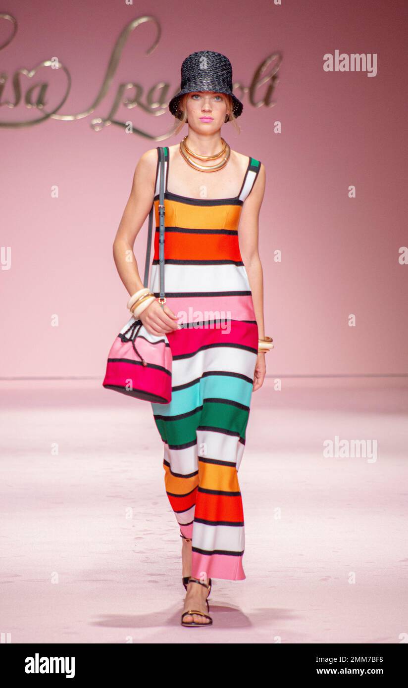 Passerella Luisa Spagnoli Milano Fashion Week 22 Foto Stock
