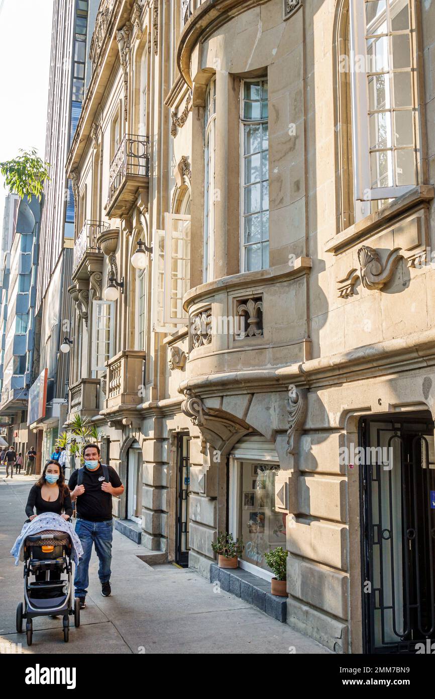 Città del Messico,Avenida Alvaro ObregÃ³n Roma Norte Cuauhtemoc,carrozzina passeggino,uomo uomo uomo uomo maschio,donna donna donna donna donna donna donna donna donna,adulti,residenti residenti, Foto Stock