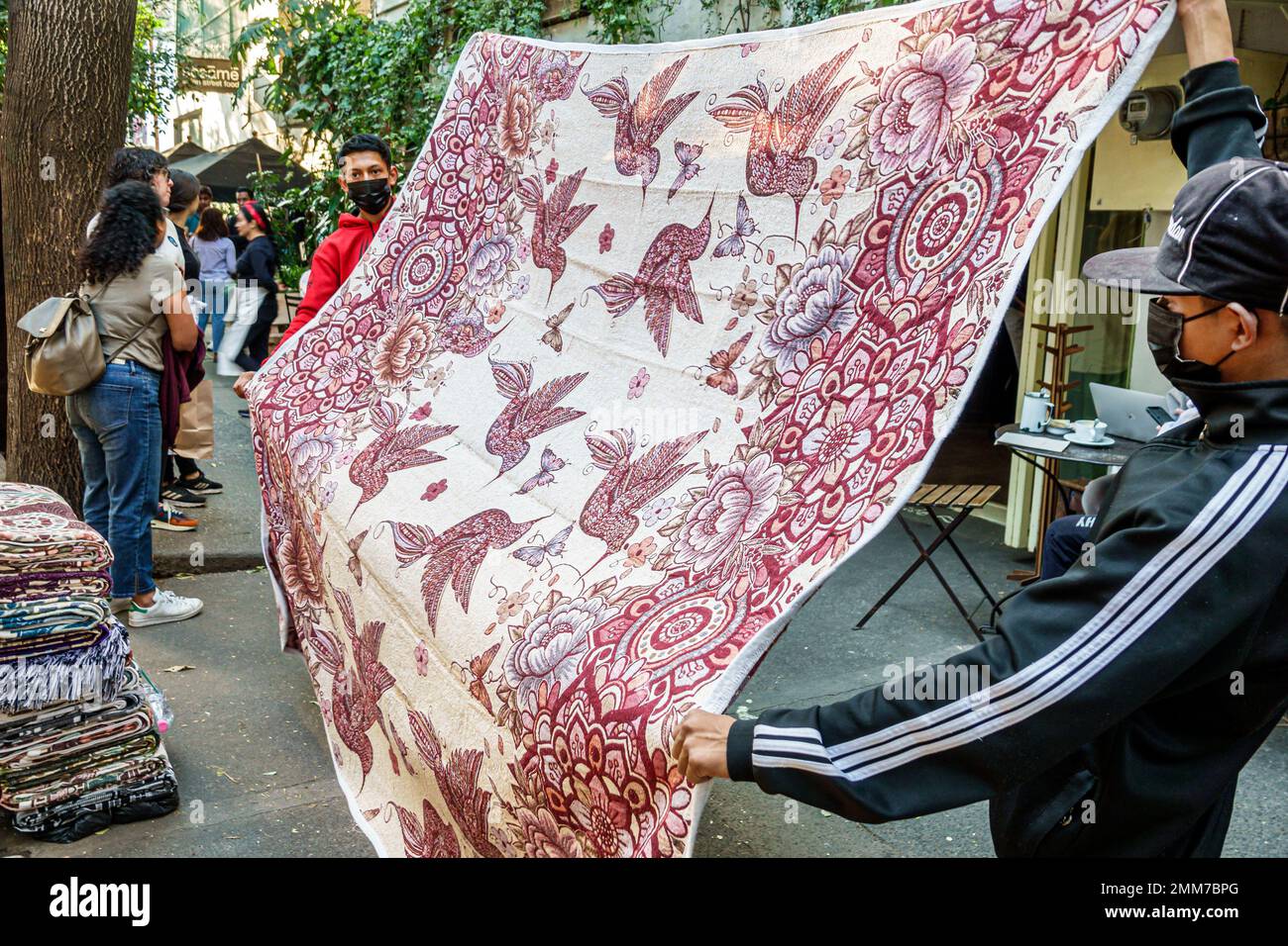 Città del Messico,Colima Roma Norte Cuauhtemoc,Panaderia Rosetta,coperta tessile tradizionale,uomo uomo uomo maschio,adulti,residenti residenti residenti,vendita esposizione,Covi Foto Stock