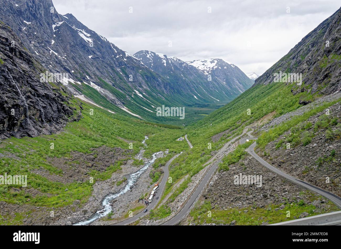 Destinazione di viaggio Norvegia. Parco Nazionale di Jostedalsbreen - cascata - Europa destinazione di viaggio Norvegia Foto Stock