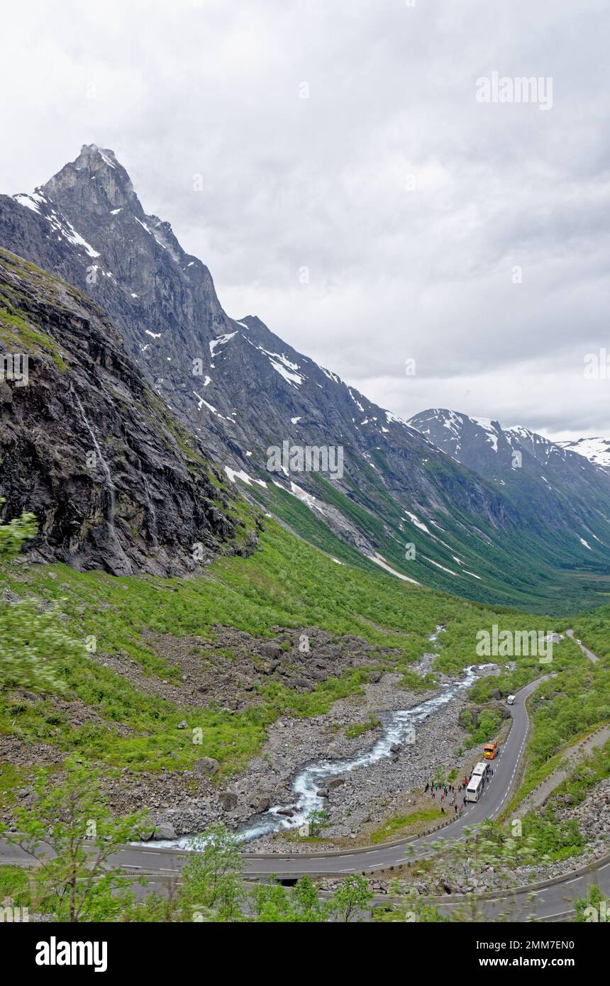 Destinazione di viaggio Norvegia. Parco Nazionale di Jostedalsbreen - cascata - Europa destinazione di viaggio Norvegia Foto Stock