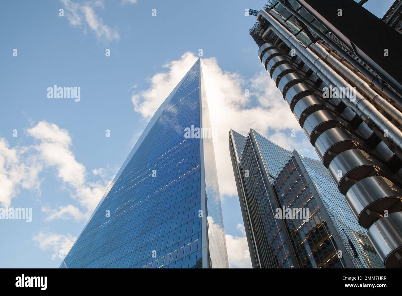 Londra, Regno Unito - 25 aprile 2019: Skyline di Londra con gli edifici Scalpel, Willis Towers Watson e Lloyds of London Foto Stock