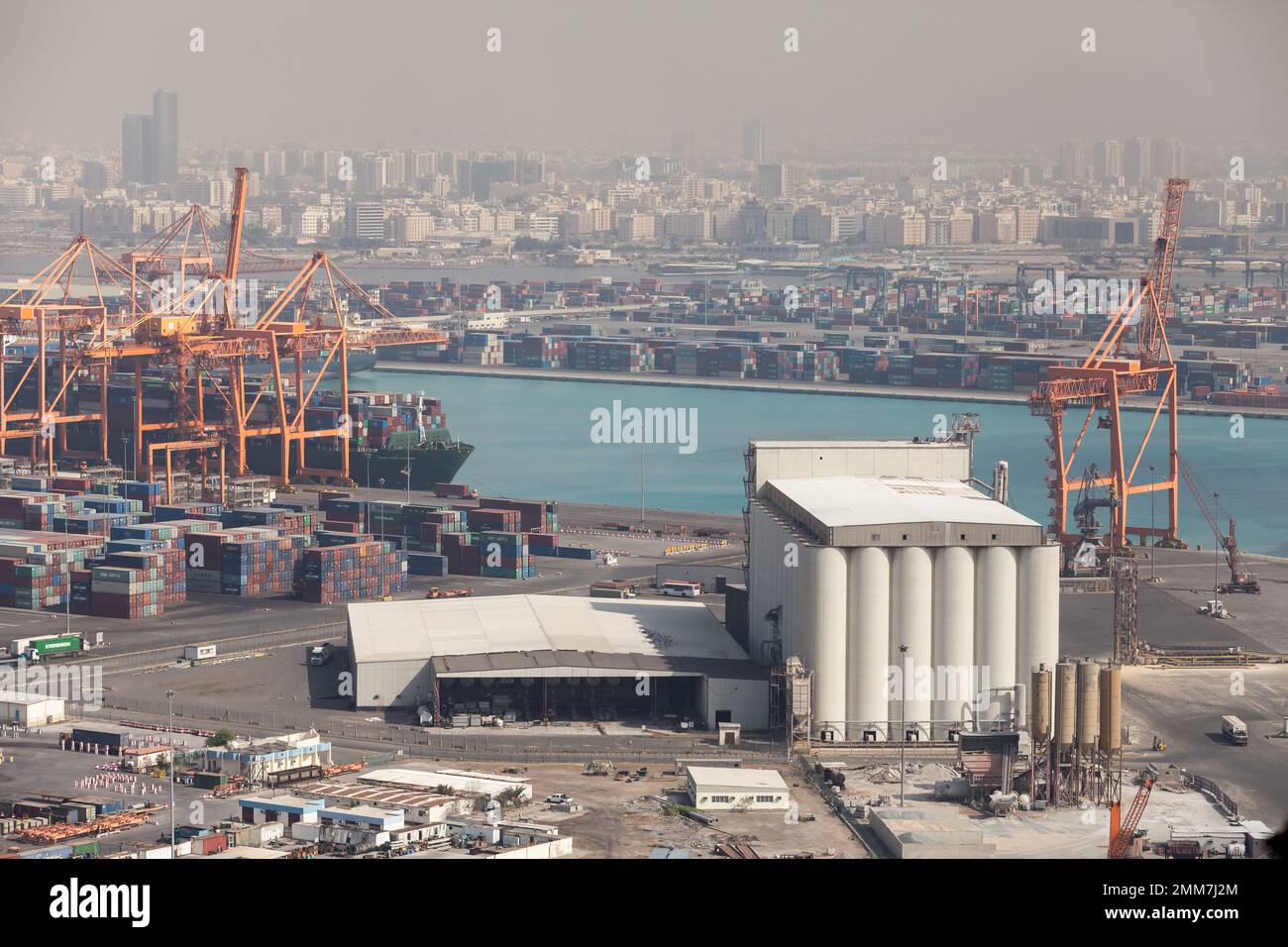 Jeddah, Arabia Saudita - 22 dicembre 2019: Vista dall'alto del porto islamico di Jeddah in una giornata di sole Foto Stock