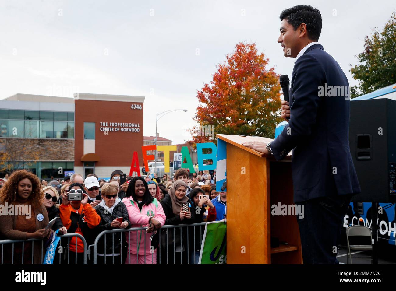 Hamilton County Clerk of Courts Aftab Pureval, the Democratic congressional candidate for Ohio's 1st District, right, speaks during an early voting campaign event, Sunday, Nov. 4, 2018, in Cincinnati. (AP Photo/John Minchillo) Foto Stock