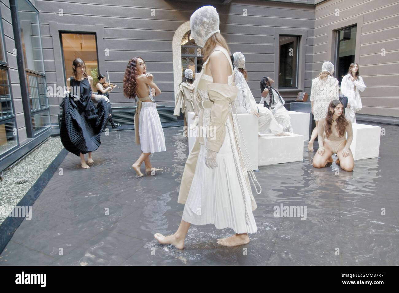 Apnea MFW22 mostra delle Sirene Foto Stock