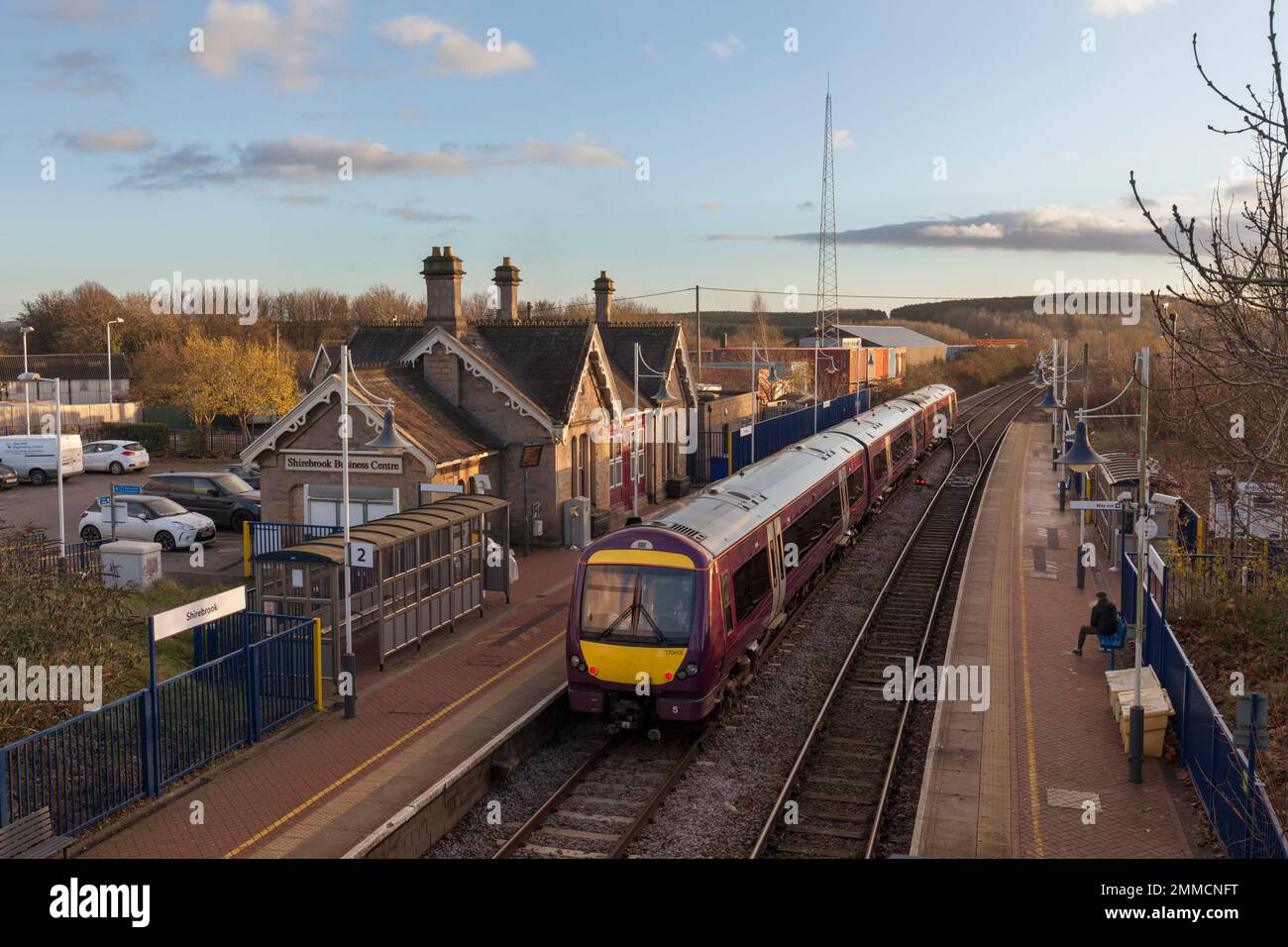 East Midlands Railway classe 170 treno TurboStar 170416 alla stazione ferroviaria di Shirebrook sulla linea Robin Hood, Nottinghamshire, Regno Unito Foto Stock