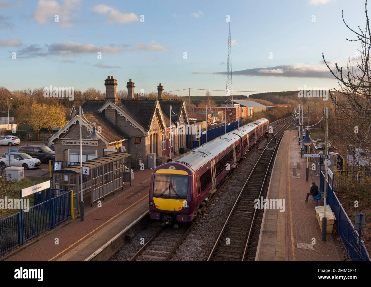 East Midlands Railway classe 170 treno TurboStar 170416 alla stazione ferroviaria di Shirebrook sulla linea Robin Hood, Nottinghamshire, Regno Unito Foto Stock