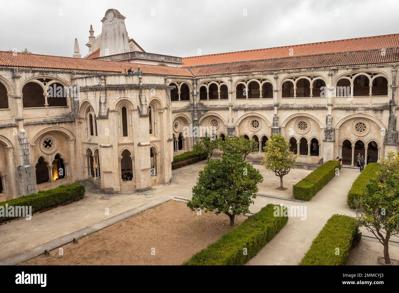 Alcobaca, Portogallo - 24 agosto 2022: Vista del Chiostro di D. Dinis nel Monastero di Alcobaca in Portogallo. Foto Stock