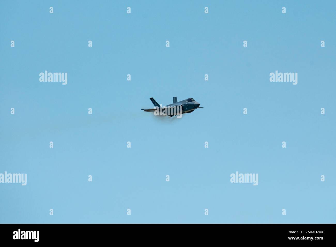 STATI UNITI Il maggiore dell'aeronautica Kristin Wolfe, comandante, F-35A Lightning II Demonstration Team, 388th Fighter Wing, Hill Air Force base, Utah, esegue una dimostrazione di capacità dell'aereo F-35A Lightning II alla Joint base Andrews 2022 Air & Space Expo Airshow, JB Andrews, M., 17 settembre 2022. Gli Airshows offrono alle persone l'opportunità di vedere le capacità aeree militari degli Stati Uniti in azione e di incontrare i membri del servizio che volano e effettuano la manutenzione delle apparecchiature. Foto Stock