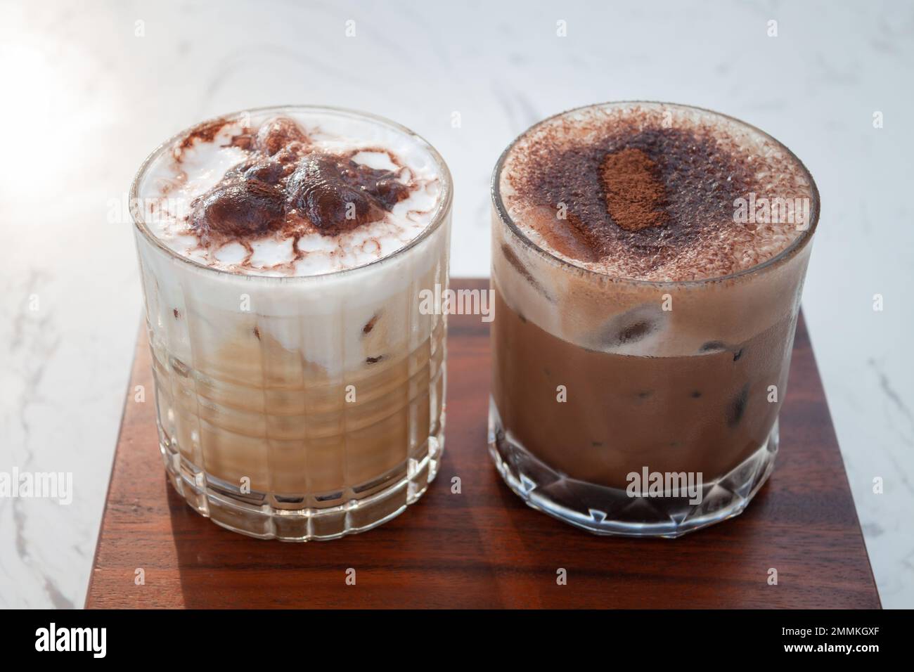 Caffè ghiacciato con micro schiuma nella caffetteria, foto di magazzino Foto Stock