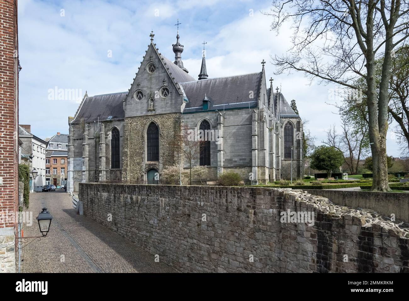 Particolare architettonico dell'edificio della Chiesa Collegiata di Saint-Ursler, situato a Binche, nella provincia belga dell'Hainaut. L'edificio in gran parte gotico Foto Stock