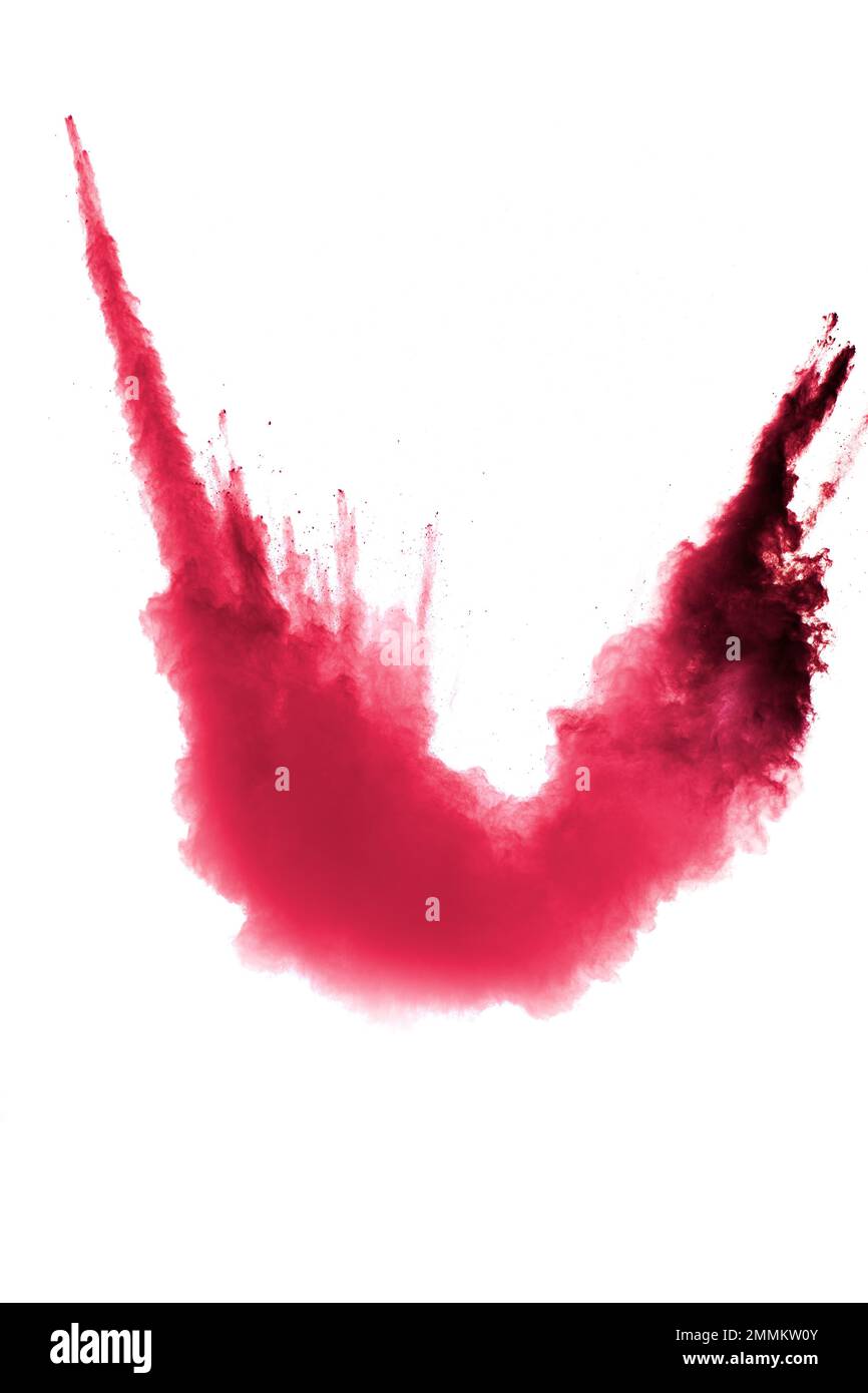 Esplosione di polvere rossa su sfondo bianco. Congelare il movimento di spruzzi di polvere rossa. Foto Stock