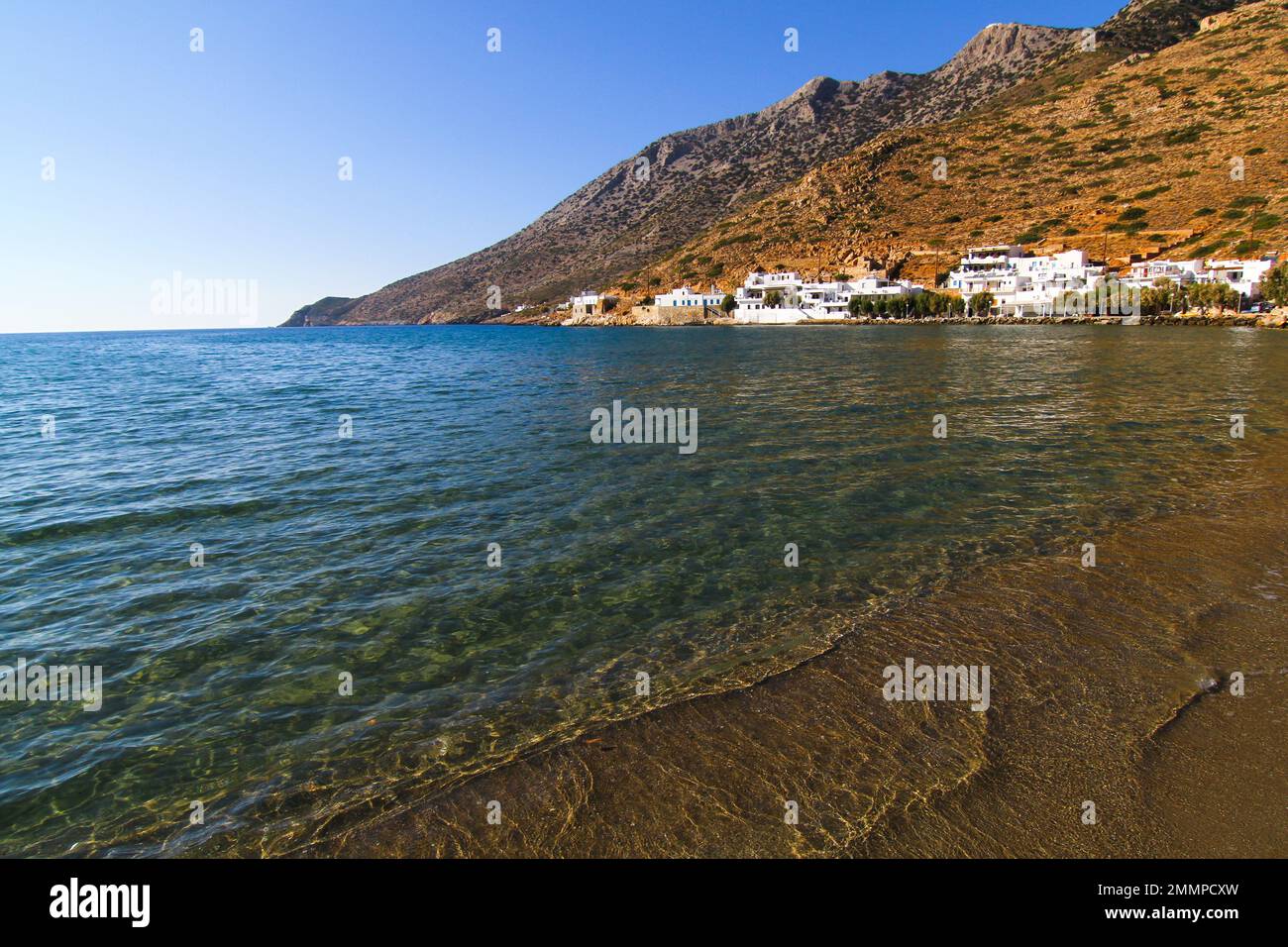 Sifnos Island e la piccola città portuale di Kamares - Grecia Foto Stock