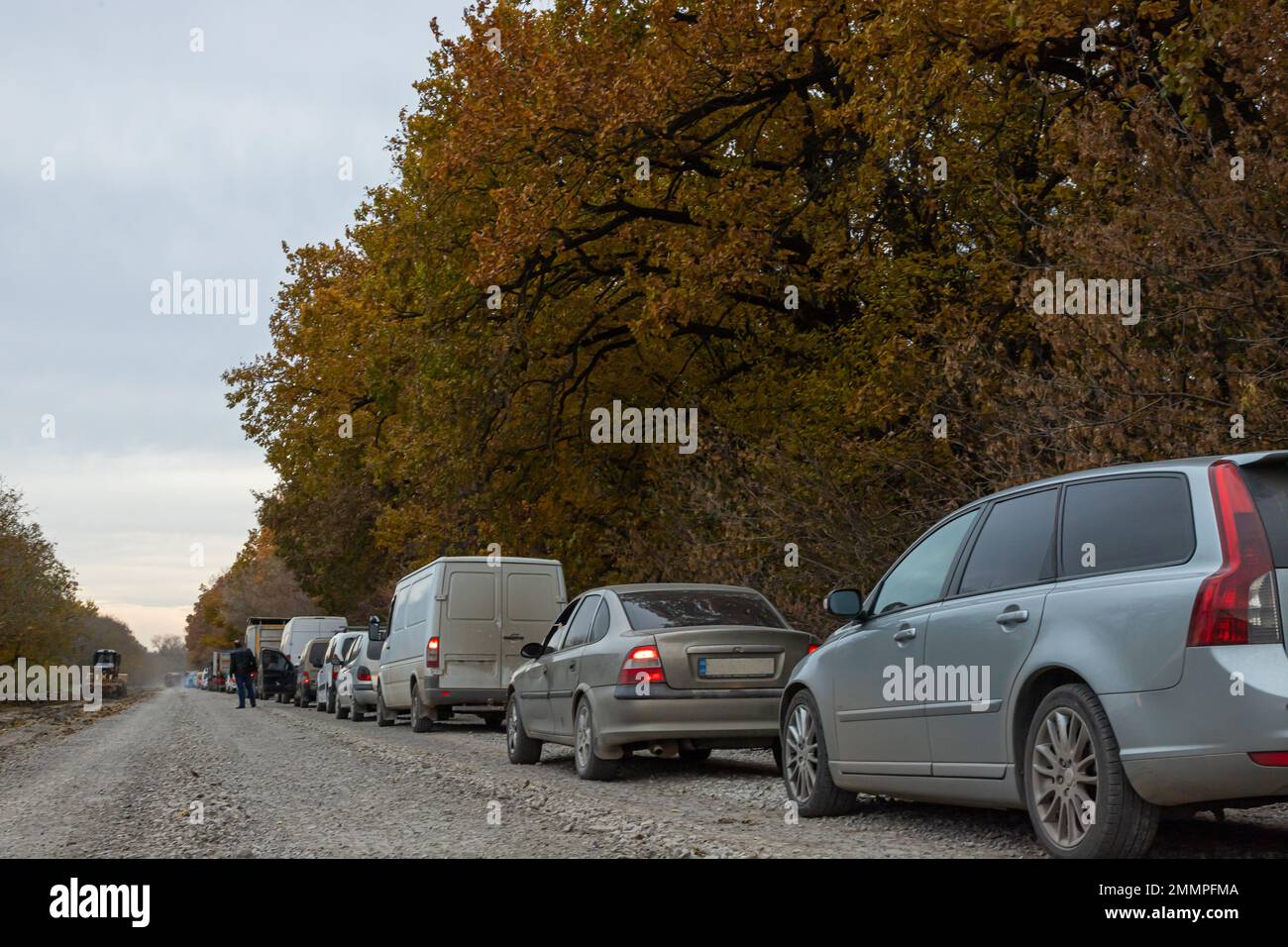 Ingorgo stradale su auto trafficate in fila . Foto Stock