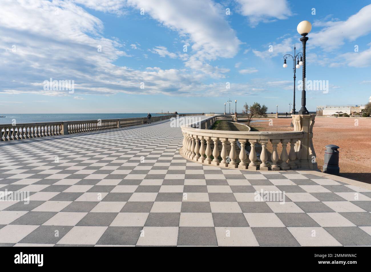 Livorno,Italia-27 novembre 2022:vista sulla terrazza Mascagni, una splendida terrazza belvedere con superficie pavimentata a scacchiera, Livorno, Toscana, Italia d Foto Stock