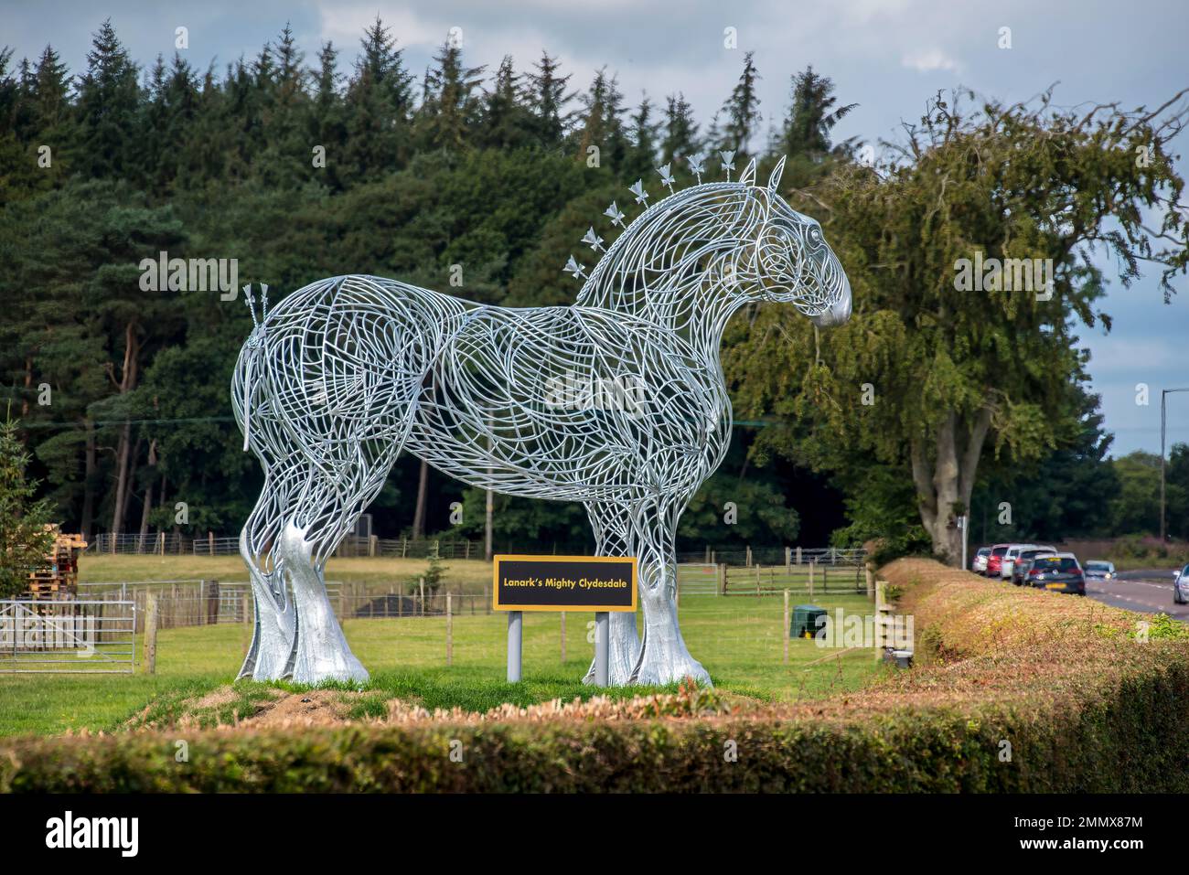 Scultura del Mighty Clydesdale Horse di Lanark, vicino alla razza di Lanark, Scozia Foto Stock