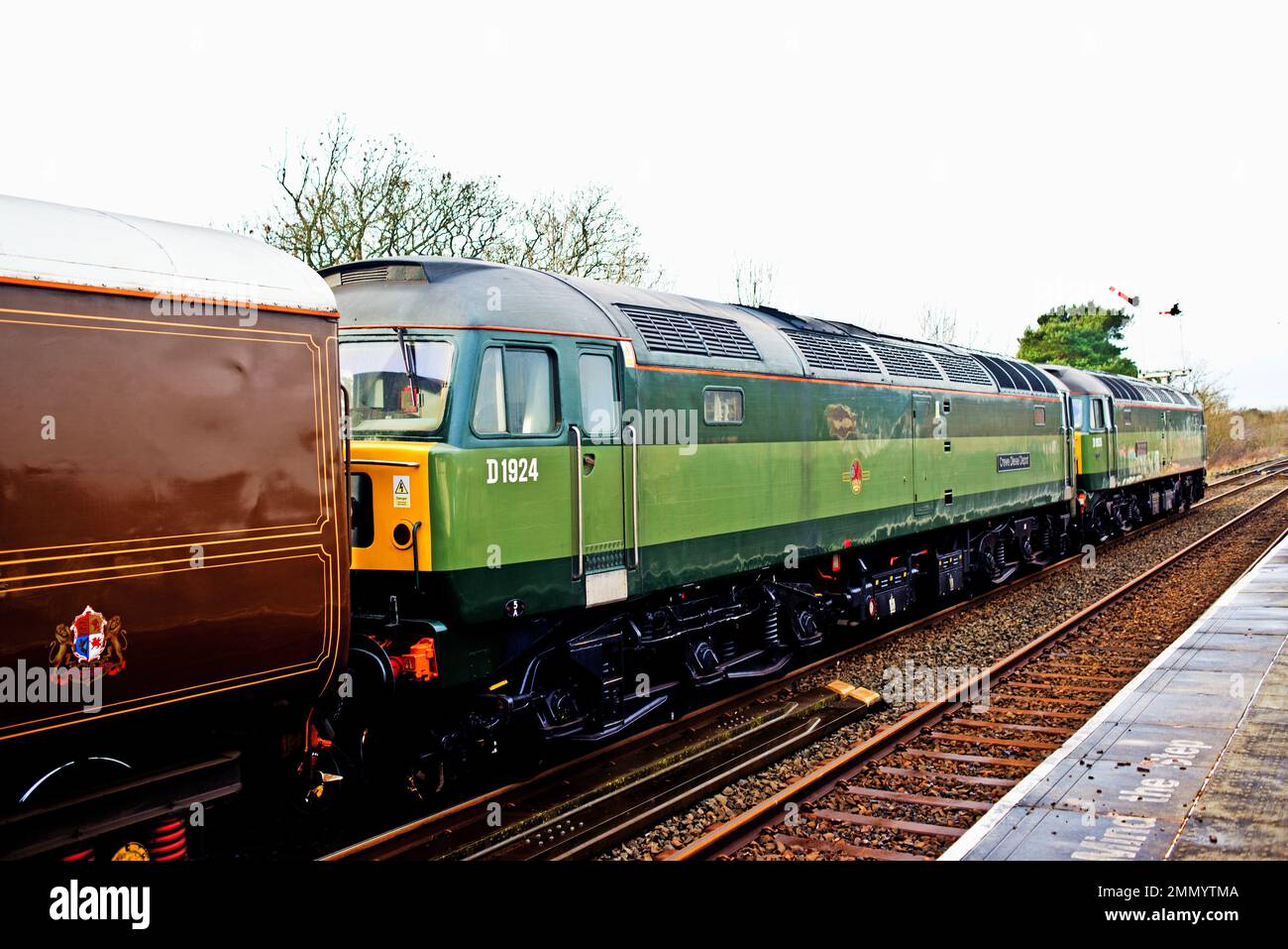 Le classi 47s D1924 e D1935 sul treno charter, Appleby a Westmorland, Cumbria, si stabilono a Carlisle Railway, Inghilterra Foto Stock
