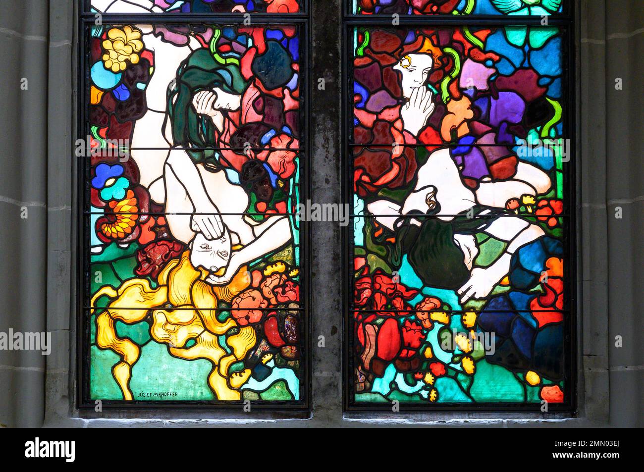 Svizzera, cantone e città di Friburgo, Cattedrale di Saint-Nicolas de Myra, vetrate Art Nouveau di Joseph Mehoffer esposte all'esposizione universale di Parigi del 1900 Foto Stock