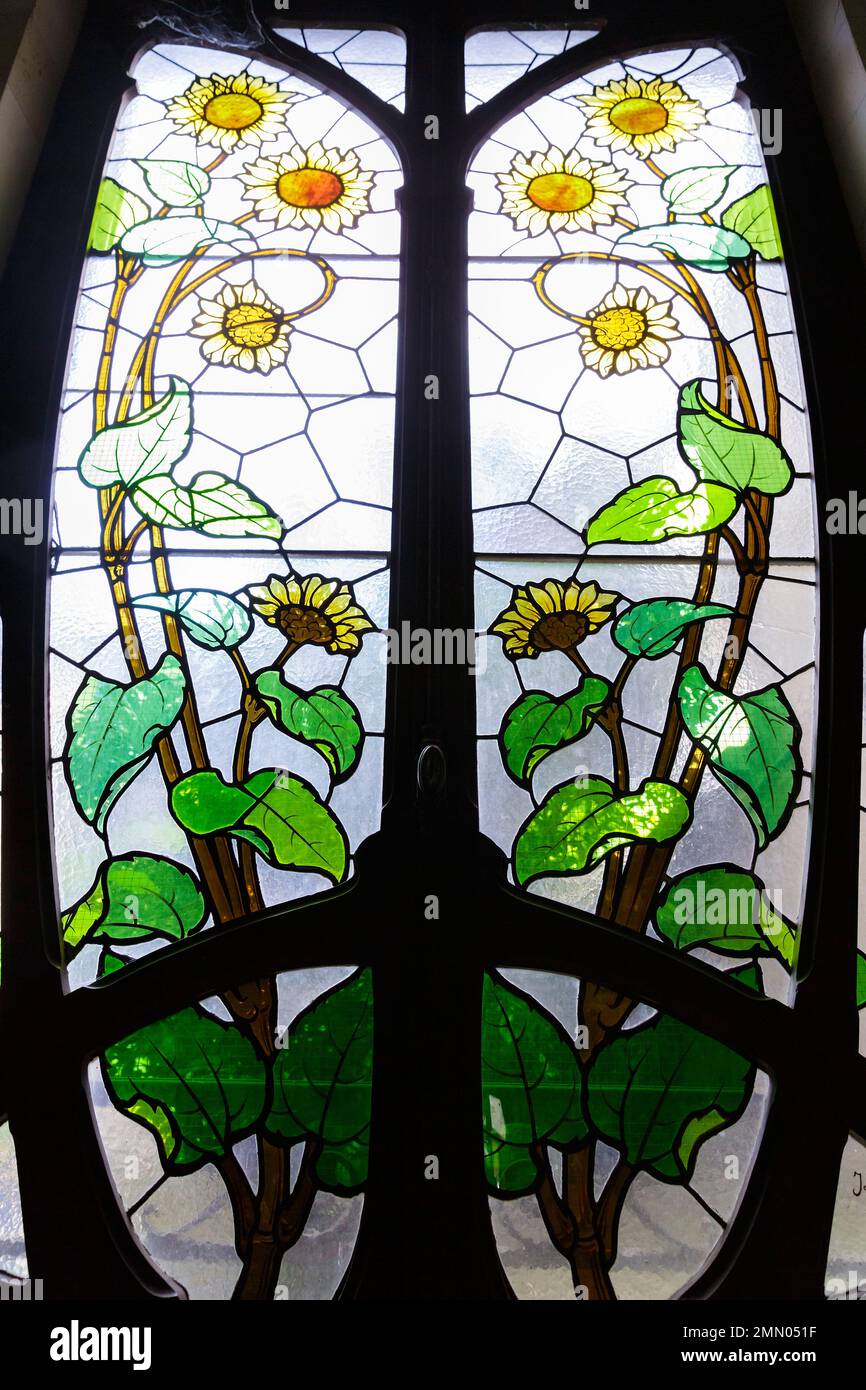 Francia, Meurthe et Moselle, Nancy, vetrata Art Nouveau del maestro vetraio Jacques Gruber nella scala dell'edificio Kempf costruito tra il 1903 e il 1904 dagli architetti Felicien e Fernand Cesar per la birra merchand Nicolas Kempf trova Cours Leopold Foto Stock