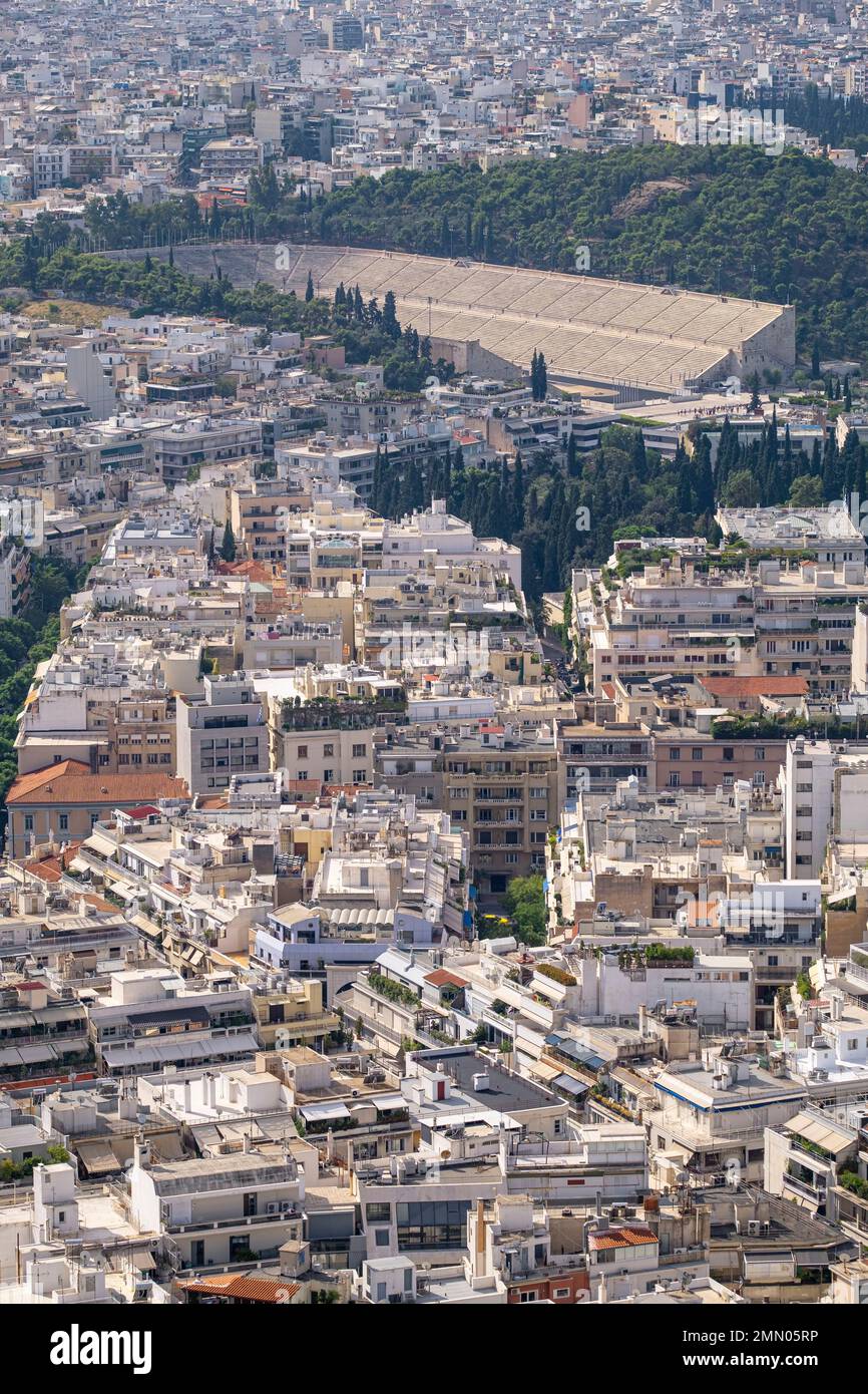 Grecia, Atene, panorama dal Monte Lycabette, lo Stadio Panathenaico sullo sfondo Foto Stock