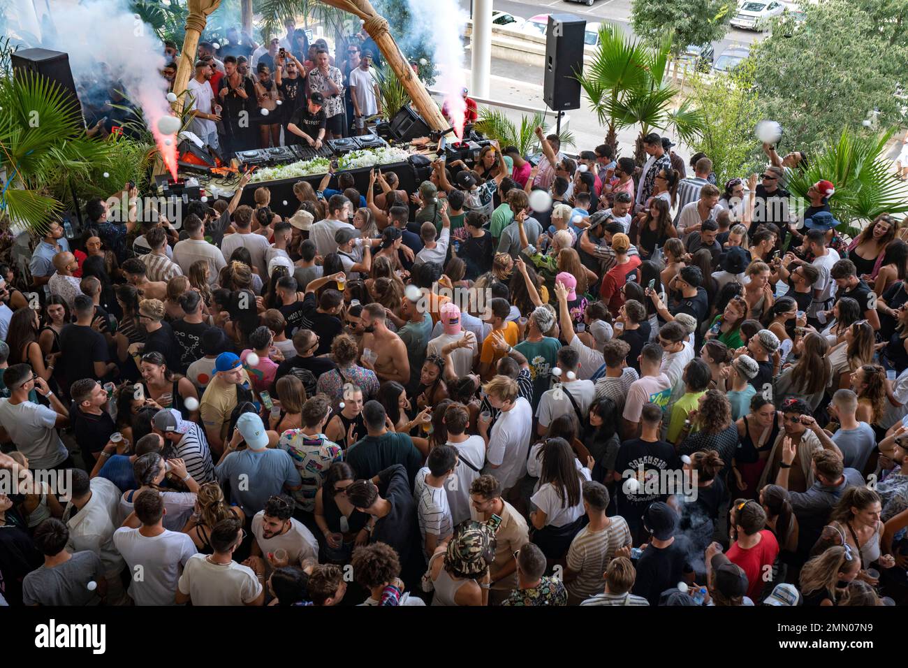 Francia, Herault (34), Lunel, Festival di musica elettronica Domenica sulla terrazza arena Foto Stock