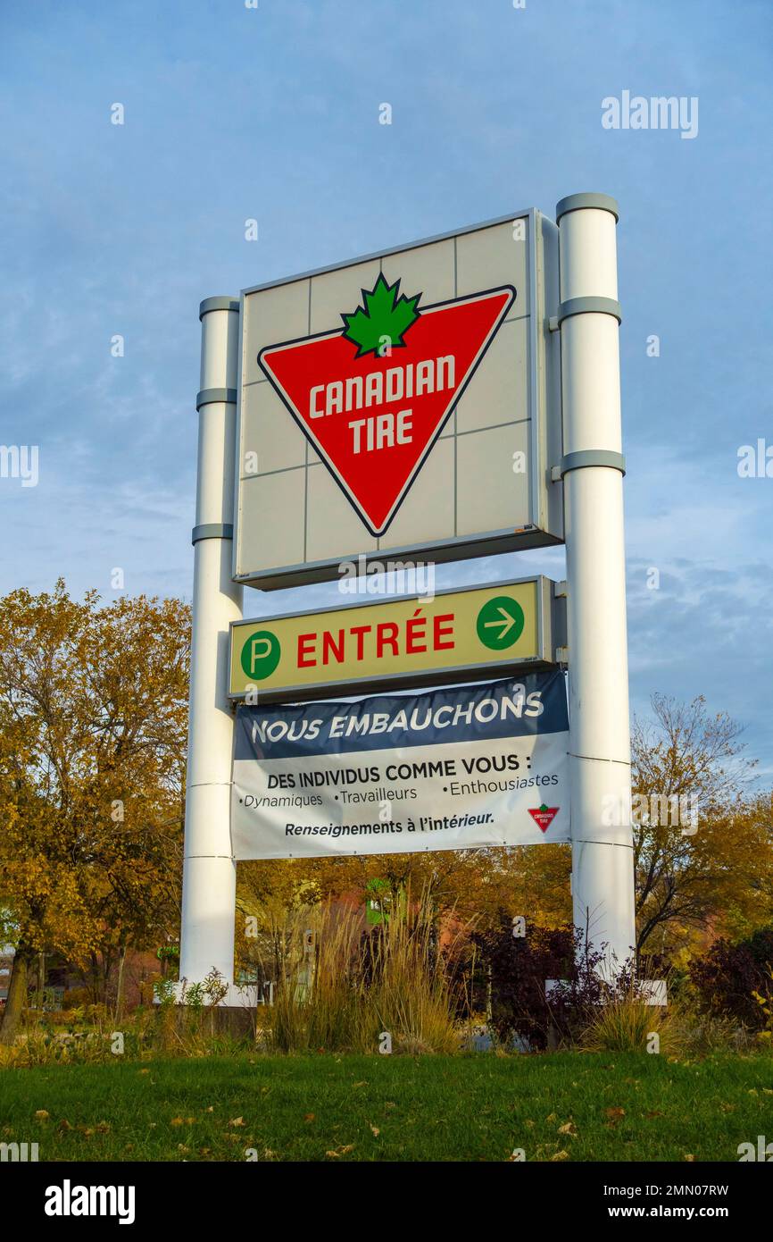 Canada, provincia del Quebec, Montreal, Canada Tire reparto segno negozio e annunci di ricerca di lavoro Foto Stock