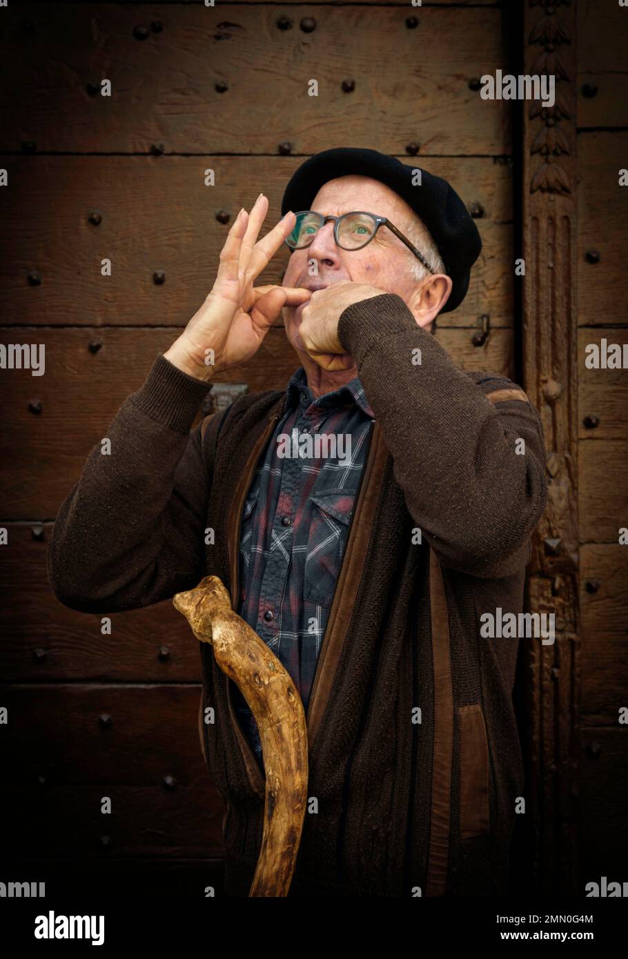 Francia, Pirenei Atlantici, Bearn, AAS, whistler tradizionale in un villaggio perpetuando un'abitudine endemica di montagna Foto Stock