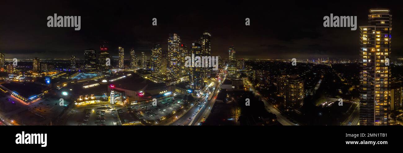 Una vista panoramica della notte vicino Metrotown, Burnaby Foto Stock