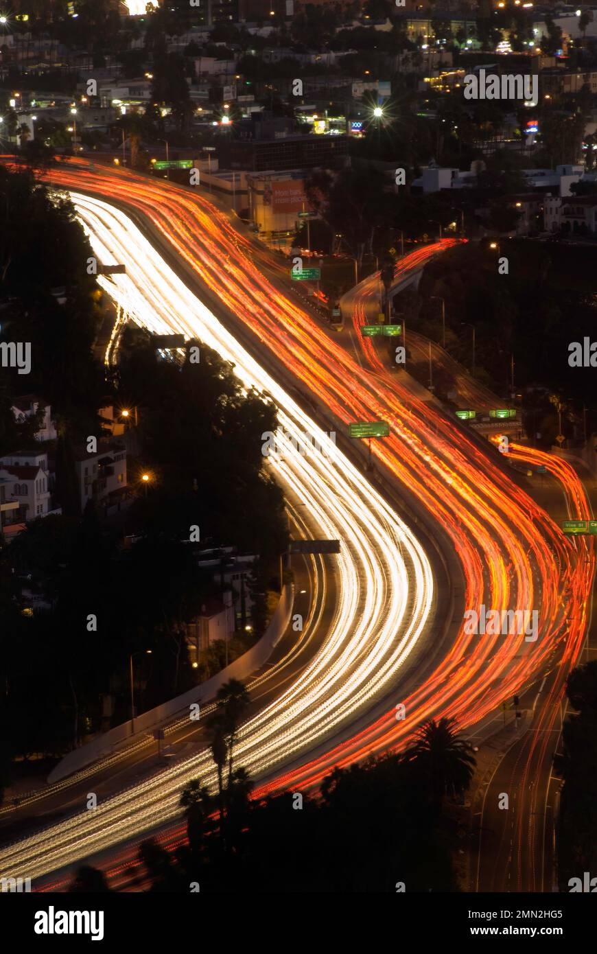 Hollywood Freeway (101) da Hollywood Bowl Overlook, di notte, Los Angeles, California, Stati Uniti Foto Stock