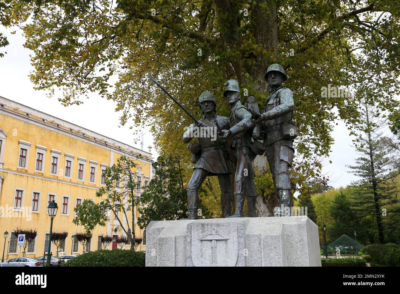 Mafra, Portogallo-21 novembre 2022: Monumento alla fanteria dell'esercito portoghese a Mafra, Portogallo Foto Stock