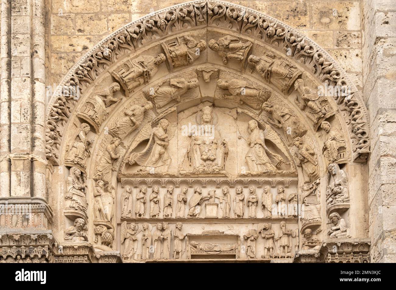 Portale occidentale dell'Apocalisse della Cattedrale di Chartres, Francia Foto Stock