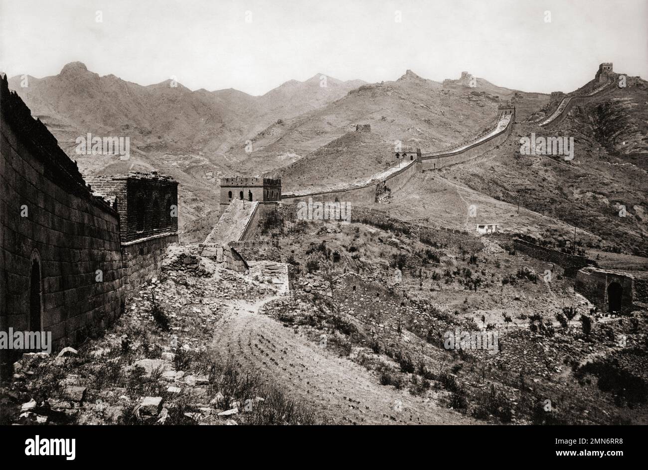 La Grande Muraglia Cinese. Dopo una cartolina pubblicata intorno al 1913. Fotografato da un fotografo sconosciuto. Foto Stock