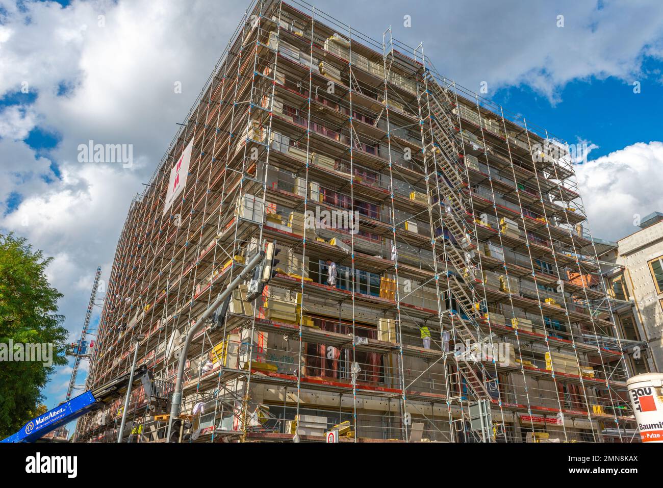 Isolamento termico in un edificio a più piani, Stoccarda, Baden-Württemberg, Europa centrale Foto Stock