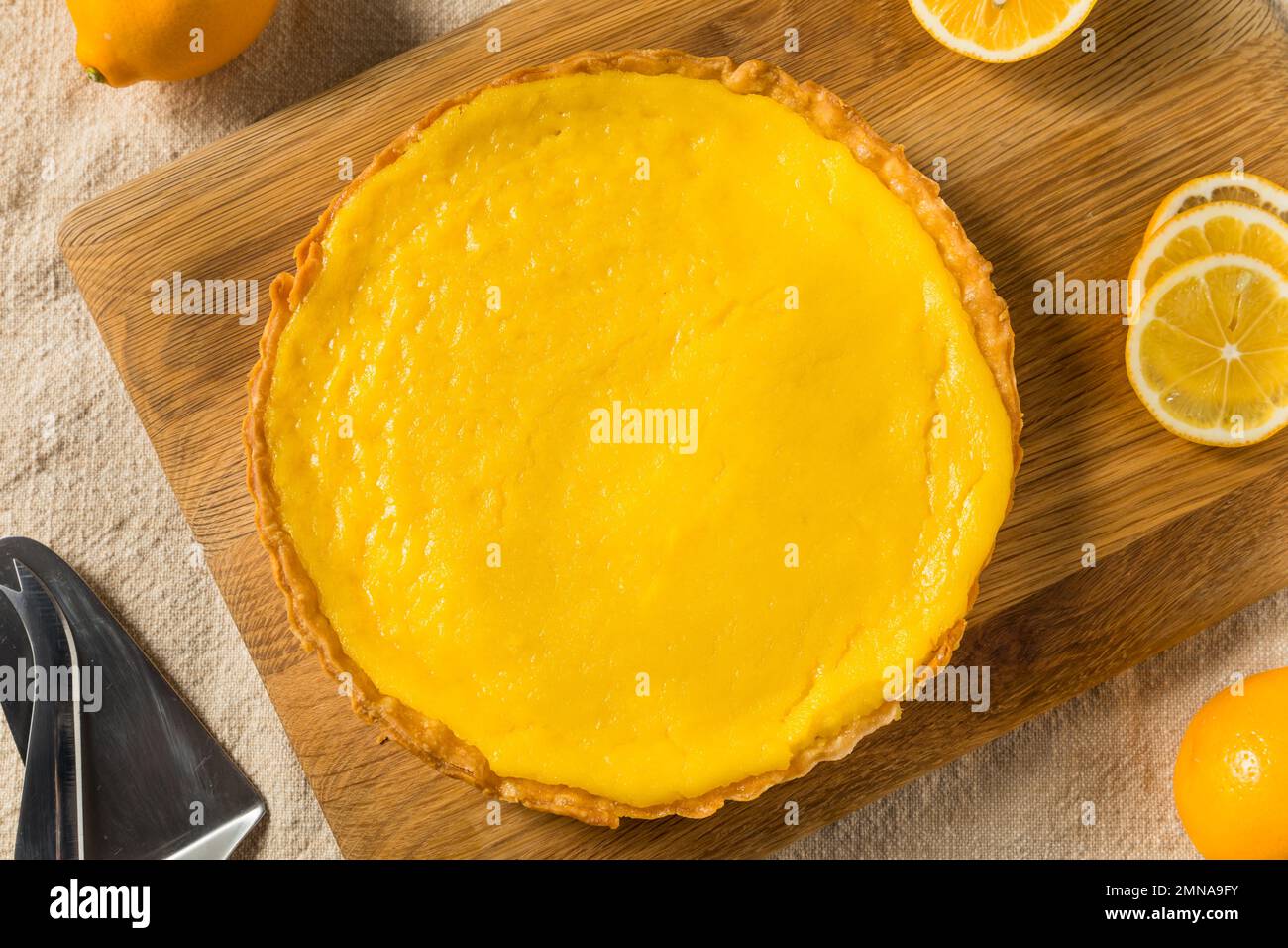 Torta di limone Meyer fatta in casa Pasticceria per dessert Foto Stock