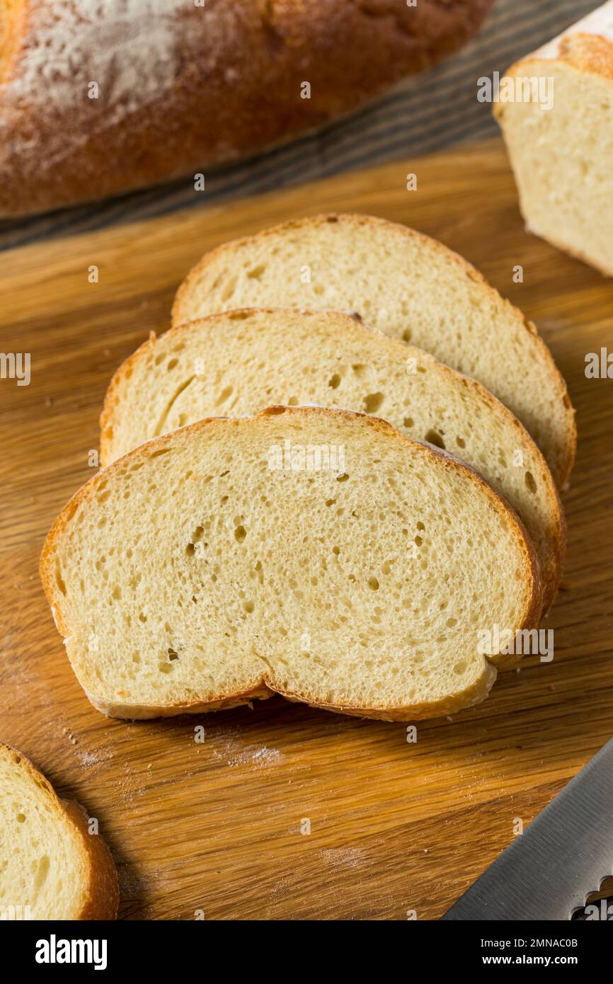 Pane bianco francese fatto in casa pronto a mangiare Foto Stock