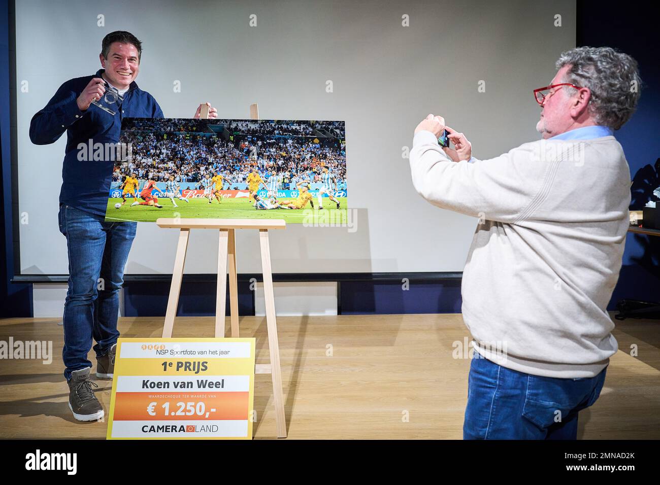 RIJSWIJK - il fotografo Koen van Weel (ANP) ha vinto la NSP/Zilveren Camera Sportfoto con la sua foto della Coppa del mondo di calcio in Qatar. ANP PHIL NIJHUIS olanda fuori - belgio fuori Foto Stock