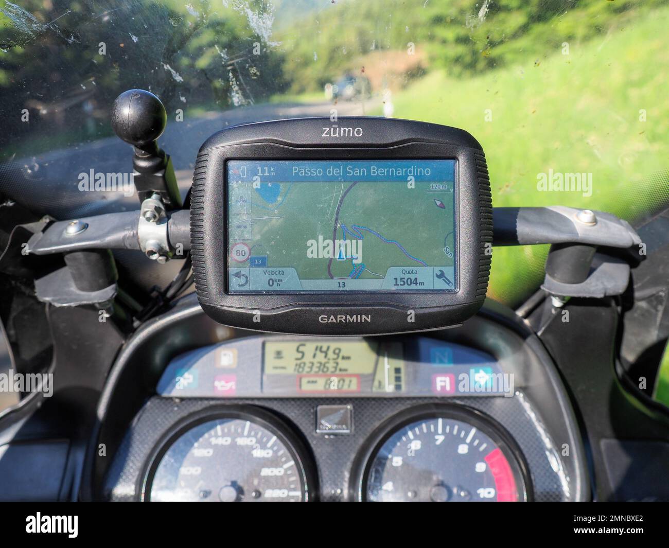 Passo di San Bernardino, Svizzera - 16 giugno 2018: Paesaggio alpino del famoso Passo dei Grigioni. Foto Stock