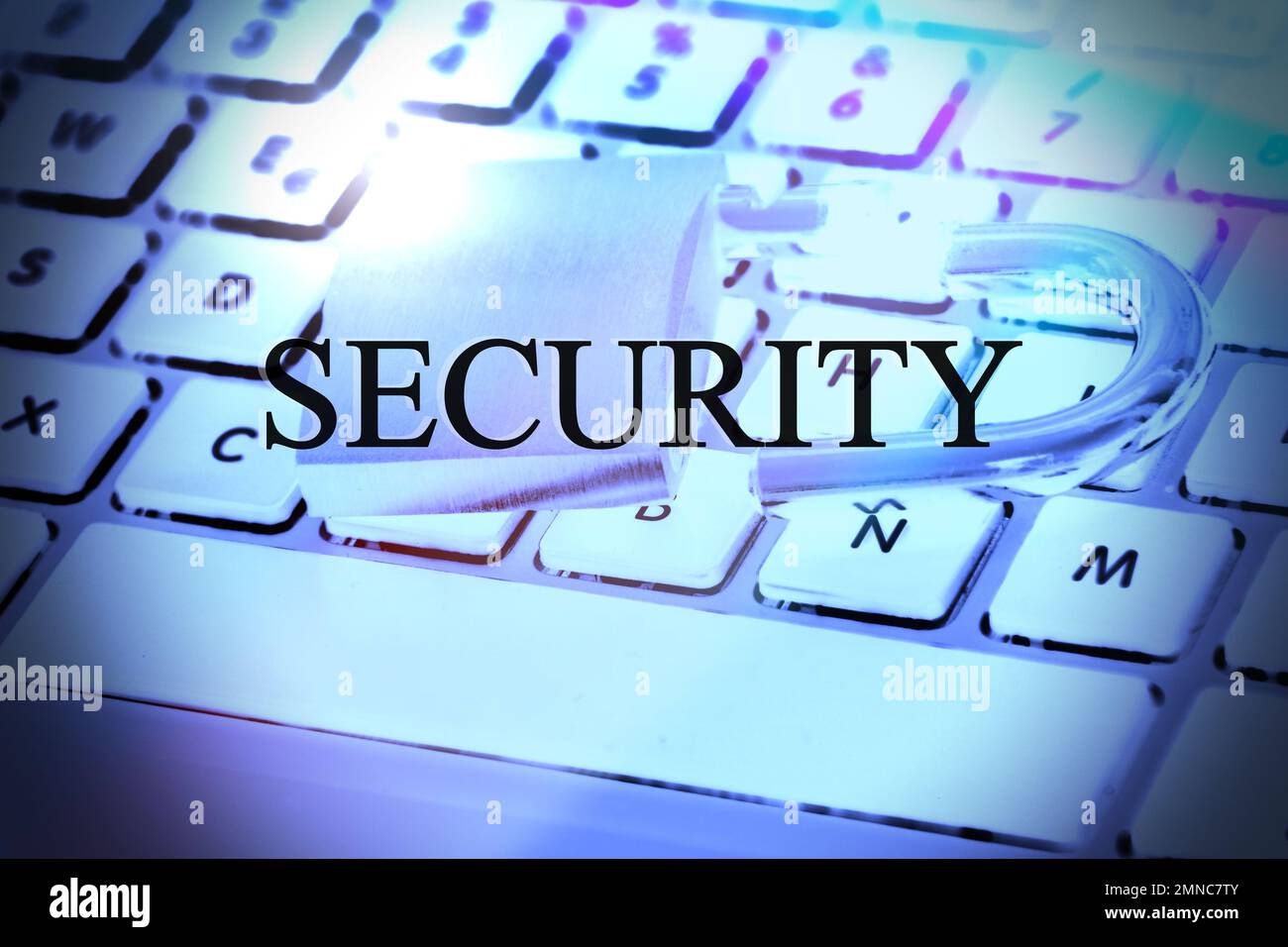 Testo di sicurezza sulla tastiera del computer con lucchetto aperto Foto Stock