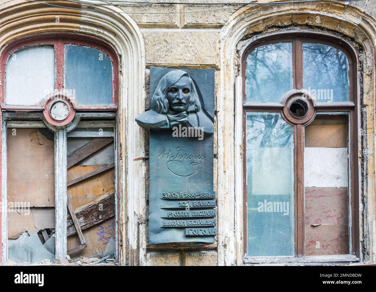 Odessa, Ucraina - Apr 29, 2019: Nikolai Vasilyevich Gogol, il grande scrittore visse in questa casa. Targa commemorativa su un edificio a Odessa, Ucraina Foto Stock