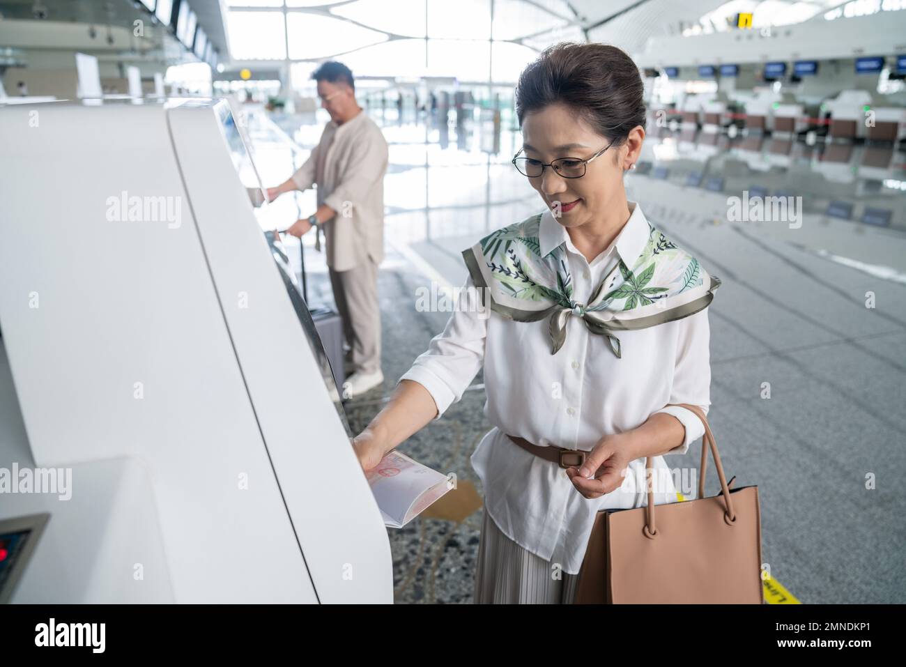 Buona coppia all'aeroporto Foto Stock