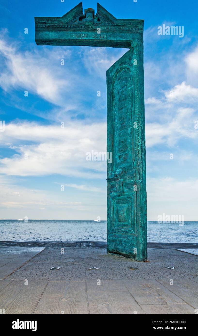 Odessa, Ucraina - Apr 29, 2019: L'oggetto d'arte Casa del Sole si trova sulla passeggiata pubblica Langeron a Odessa, Ucraina Foto Stock