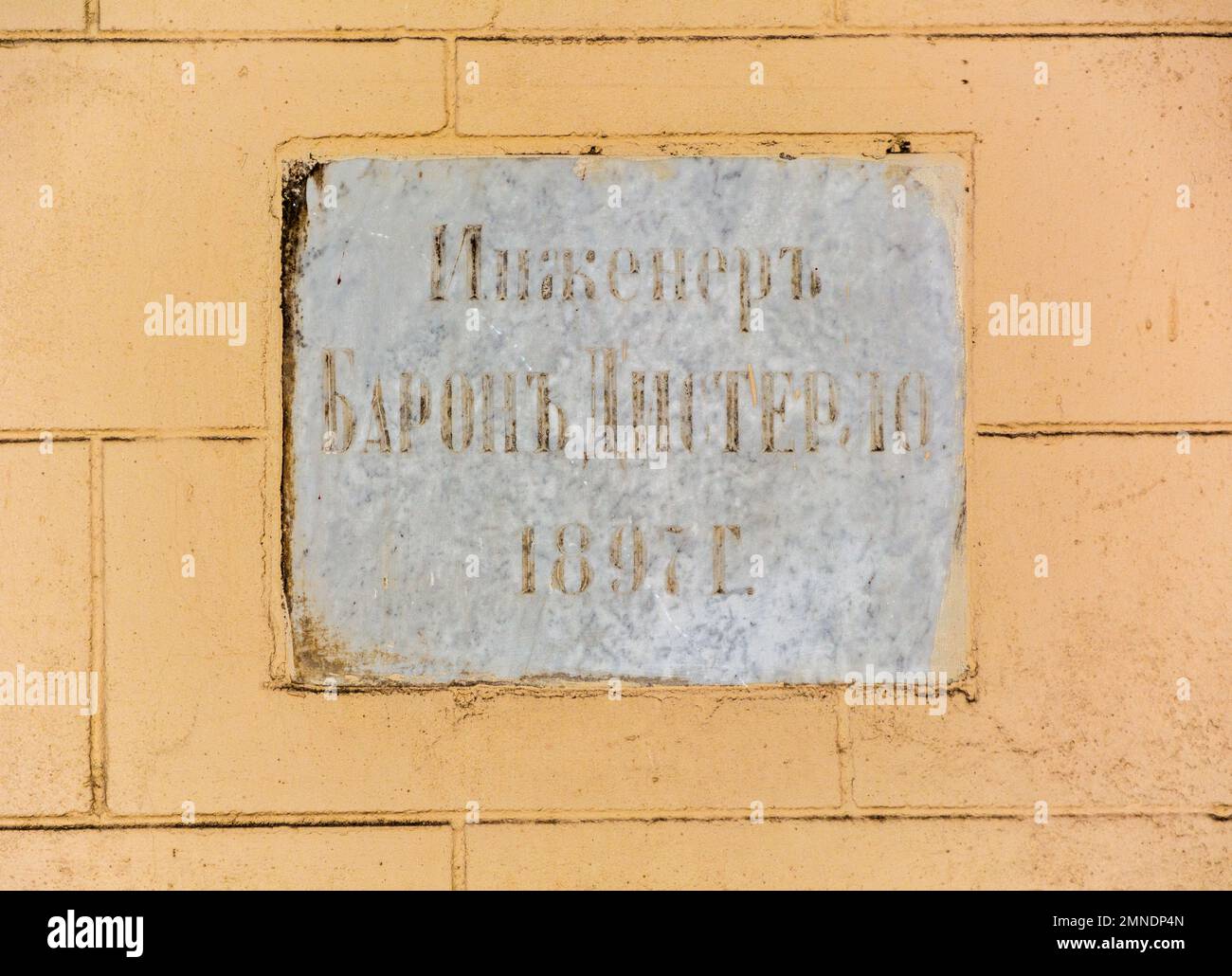 Odessa, Ucraina - Apr 29, 2019: Ingegnere Baron Disterlo, 1897. Targa commemorativa su un edificio a Odessa, Ucraina Foto Stock