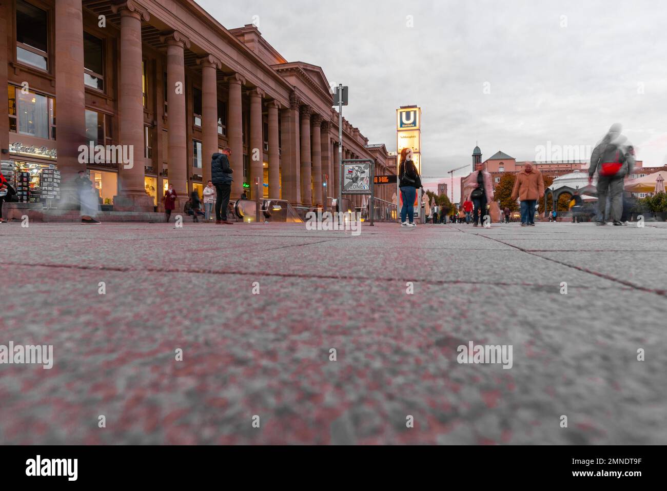 Via principale dello shopping Könistrasse nel centro della città, Shopping Passage Königsbau, Stoccarda, Baden Wuerttemberg, Germania meridionale, Europa Foto Stock