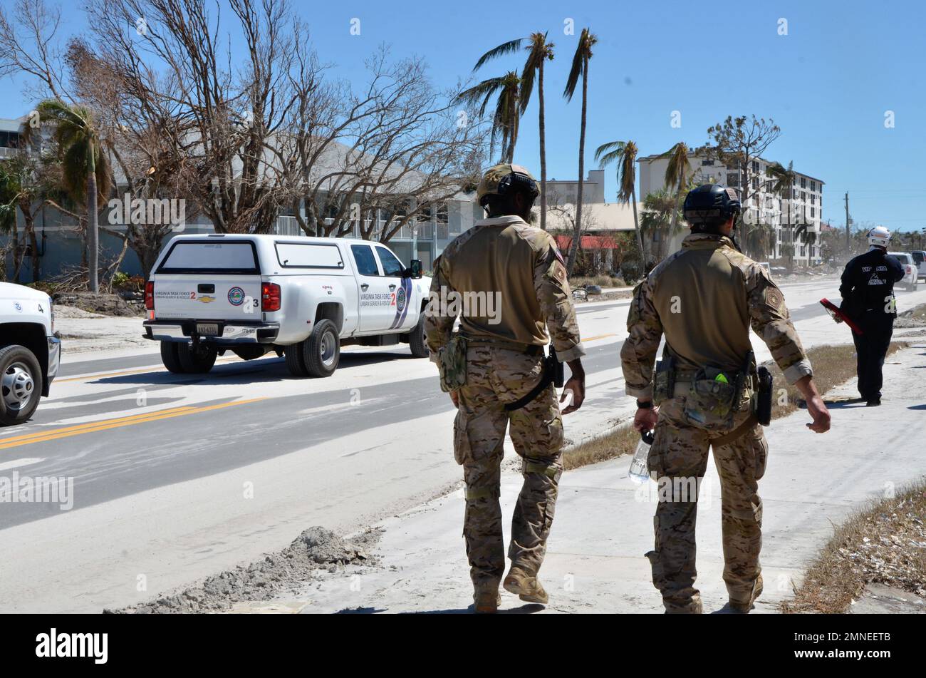 Il team di risposta speciale (SRT) della CBP sostiene la missione di ricerca e salvataggio urbano della FEMA nella regione di ft Myers dopo che l'uragano Ian ha deviato l'are dall'are. Foto di Rob Brisley Foto Stock